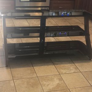 TV STAND VERY GOOD CONDITIONS $70.-